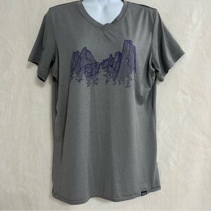 PATAGONIA Size XL Capilene Daily Baselayer Graphic Mountain V-Neck T-Shirt